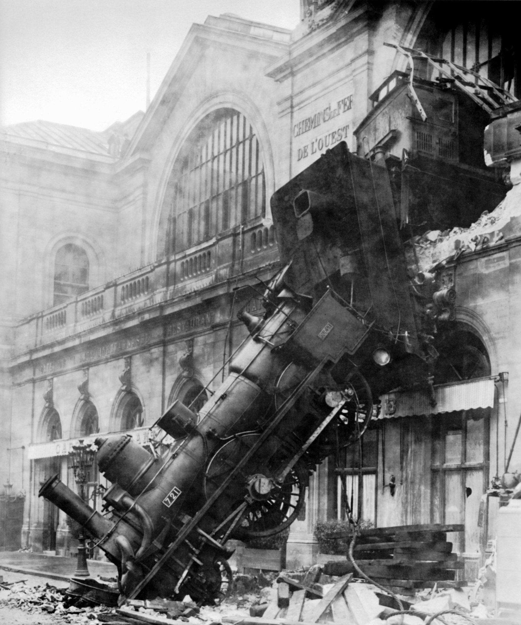Montparnasse station derailment, Paris, 1895 — the kind of incident that demands independent engineering expertise